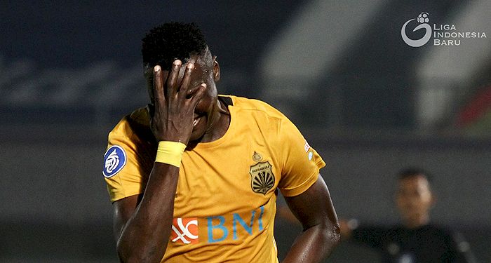 Apesnya King Eze, Terjerat Sanksi 'Gara-gara' Henhen hingga Gagal Penalti
